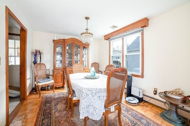 Building Photo - 8 Minthorne St