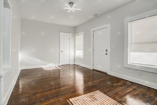 Building Photo - 812 Monroe Ave