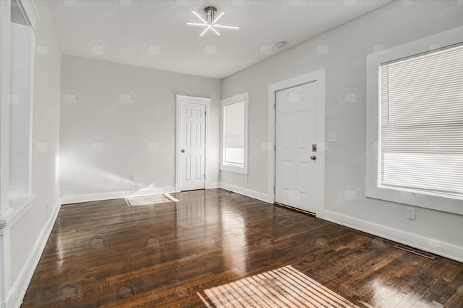 Building Photo - Come and see this GORGEOUS home!