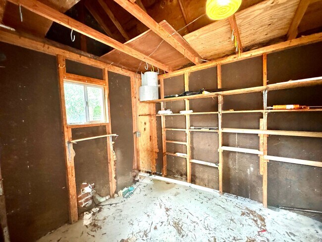 Building Photo - Quaint 3 bedroom/2 bath home