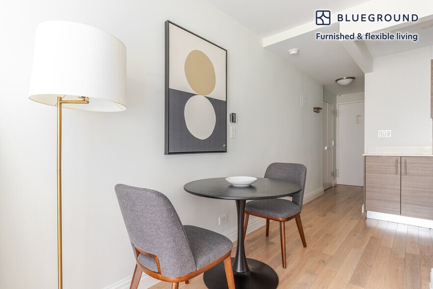 Building Photo - 340 E 51st St