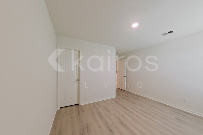 Building Photo - 5727 Littoral Rd
