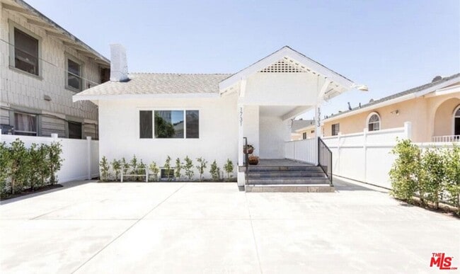 Building Photo - 1733 S New England St