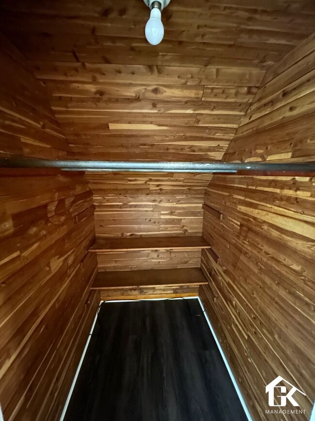 Building Photo - 3 Bed 1 Bath Eastside Home Available - Near St John Moross!
