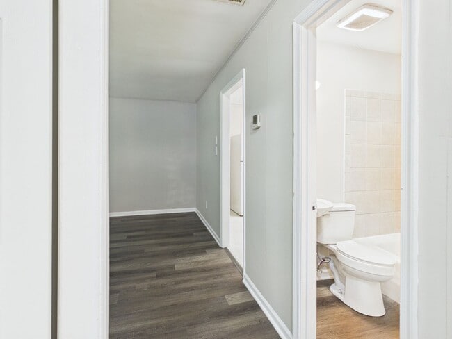 Building Photo - 838 S Jones St