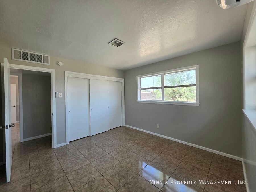 Building Photo - 3202 W Illinois Ave