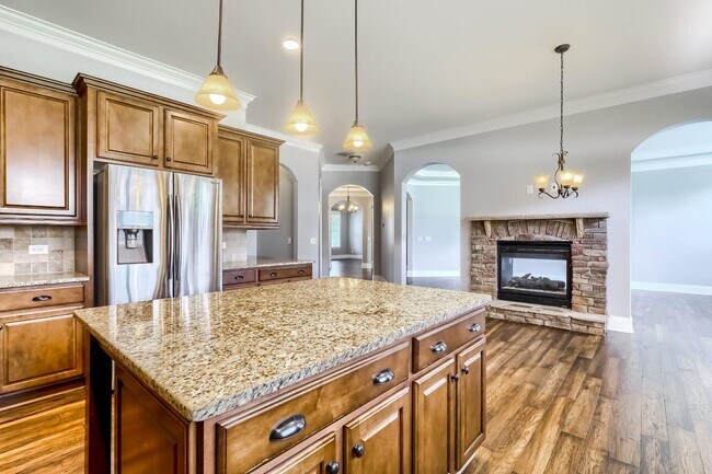 Building Photo - 5 Bedroom single family home in Mooresville