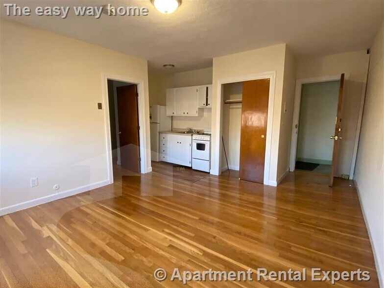 Building Photo - 176 N Beacon St