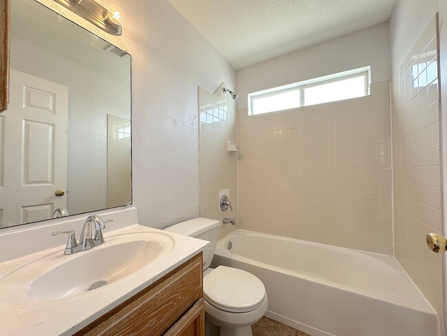 Building Photo - East El Paso 3 bed Refrig A/C