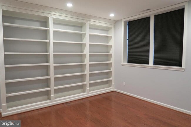 Building Photo - 725 Ridgemont Ave