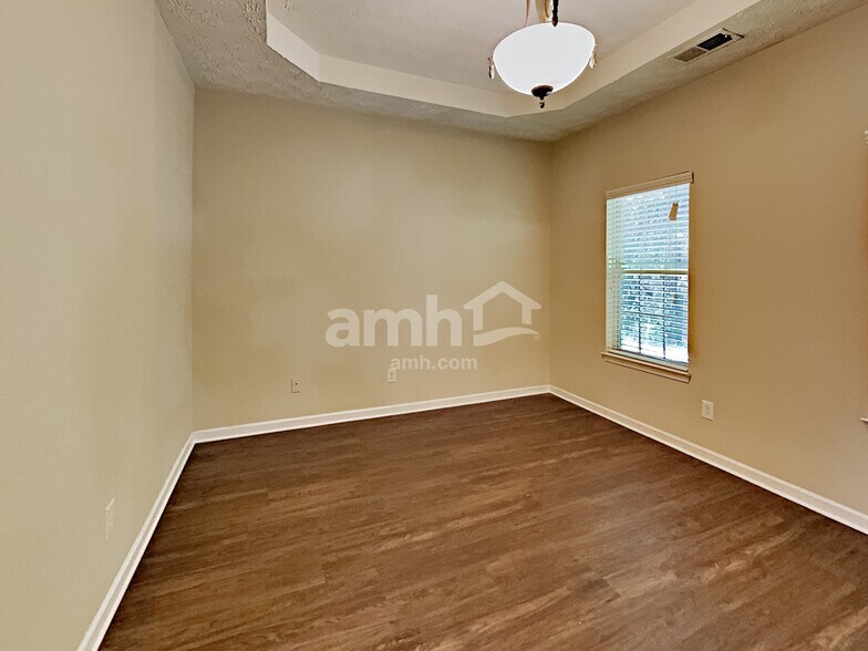 Building Photo - 6812 Bridgewood Dr
