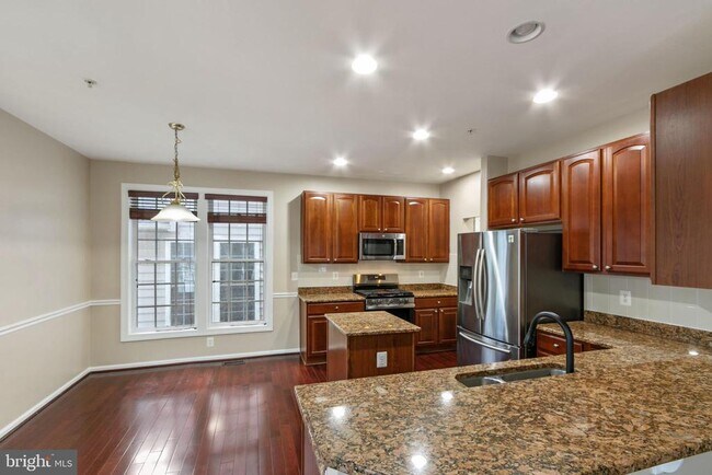 Building Photo - 23209 Robin Song Dr