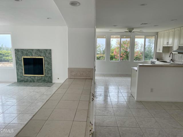 Building Photo - 1148 Colina Vista