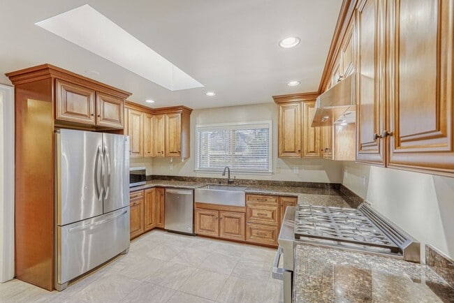 Building Photo - Freshly Updated Shoreline Home with New Carpet, Hardwood Floors & Private Yard