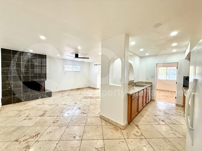 Building Photo - 3006 S Dromedary Dr