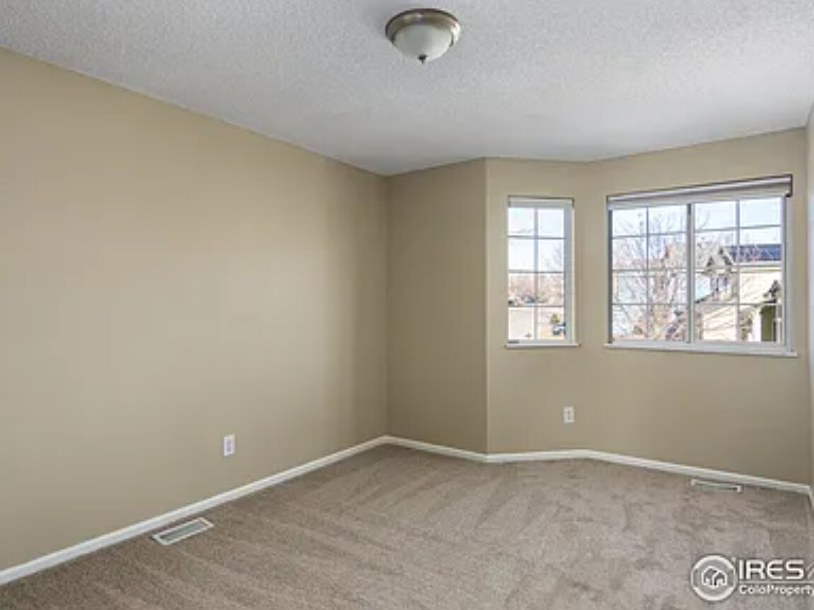 Building Photo - 1364 E Weldona Way