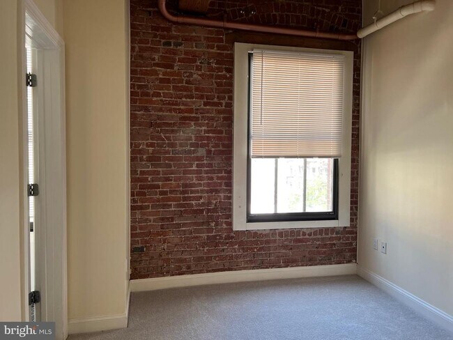 Building Photo - 105 S 18th St