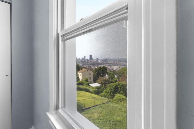 Building Photo - 2721 Cobden St