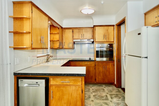 Building Photo - Spacious 3 Bedroom + Office Home in Maumee with New Appliances & Finished Basement