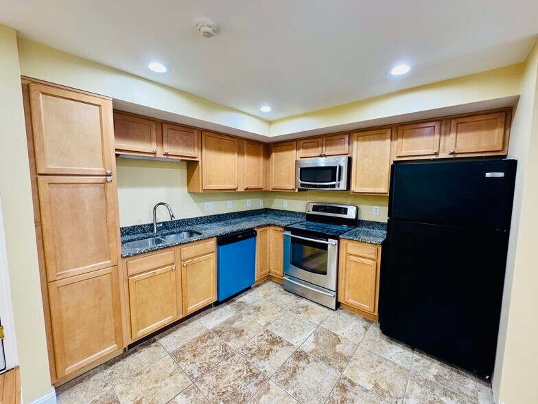 Building Photo - 163 Atwells Ave