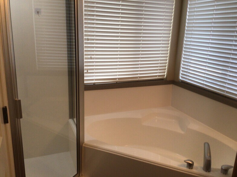 Building Photo - 7134 S Sorrento Way