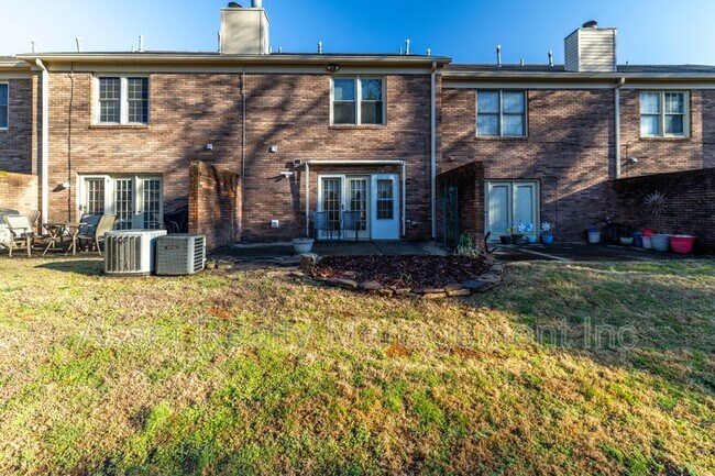 Building Photo - 136 Durwood Rd