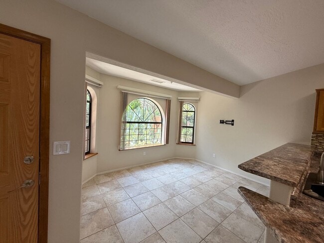 Building Photo - Desirable Uptown Sedona In the Orchards 3 ...