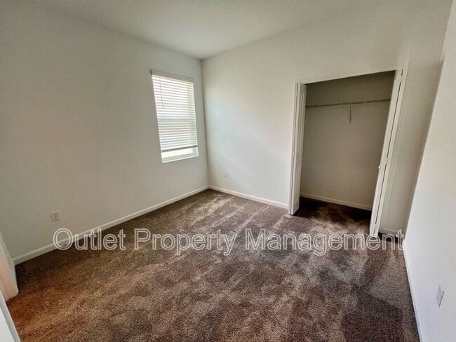 Building Photo - 692 Reggie Rd