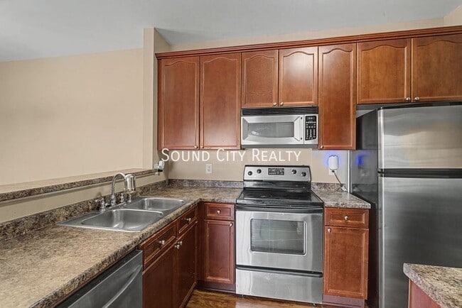 Building Photo - 7230 Althorp Way