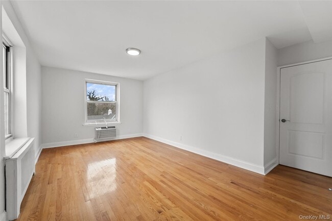 Building Photo - 730 Pelham Rd