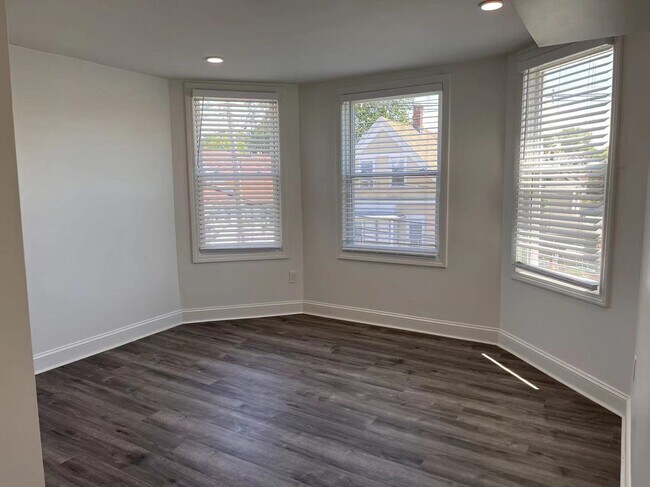 Building Photo - HOT SOMERVILLE LISTING!!!!!
