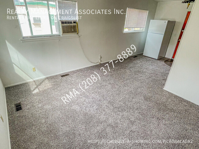 Building Photo - 2 Bedroom Duplex Between 32nd & 33rd St in...