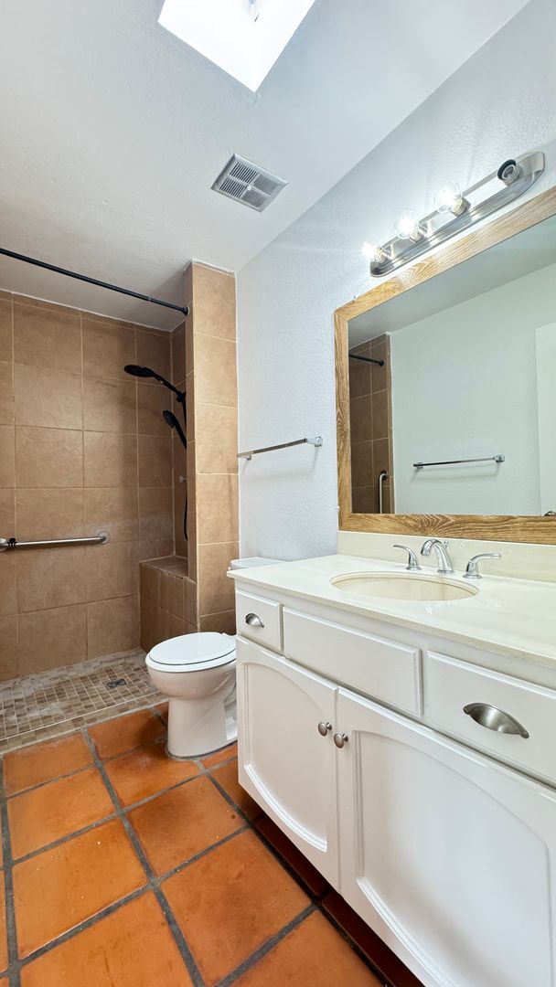 Building Photo - Central (Ft Lowell and Columbus) 3 bed, 2 bath condo, private front and back yards, carport a/c!