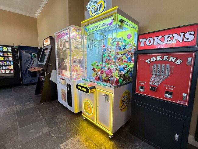 Building Photo - 4735 Vero Beach Pl