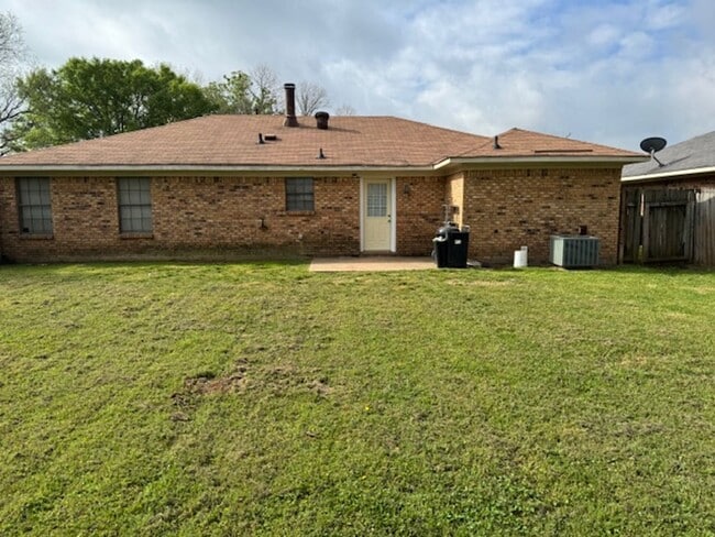 Building Photo - 5331 Lauri Ln