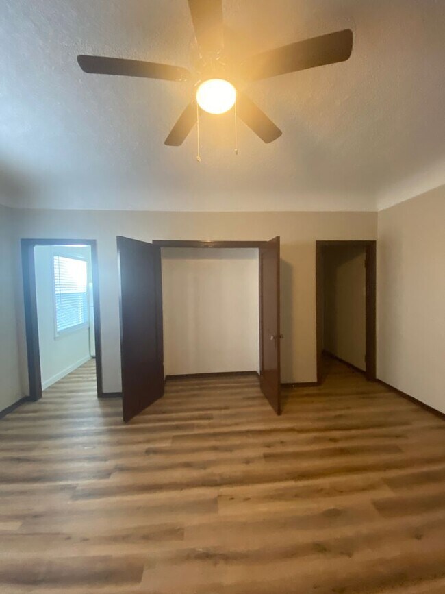 Interior Photo - 1059