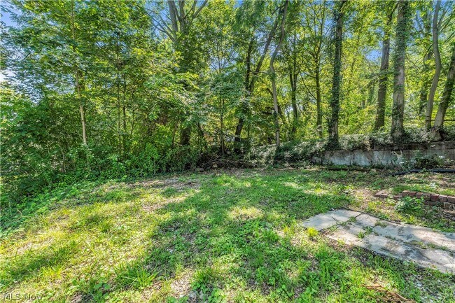 Building Photo - 712 Roselle Ave