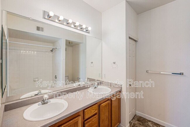 Building Photo - 7440 S Blackhawk St