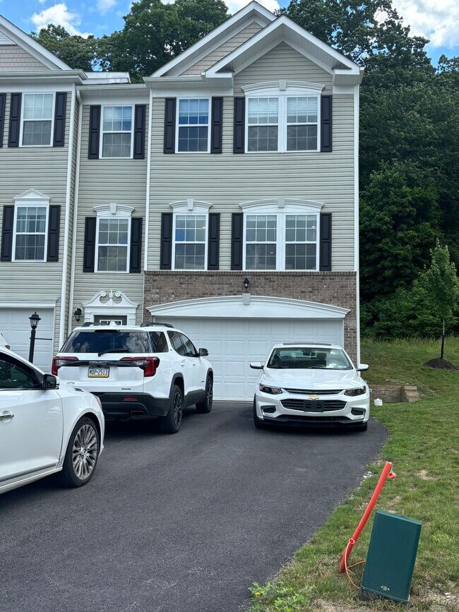 Building Photo - Beautiful 3 Bedroom Home in North Fayette!