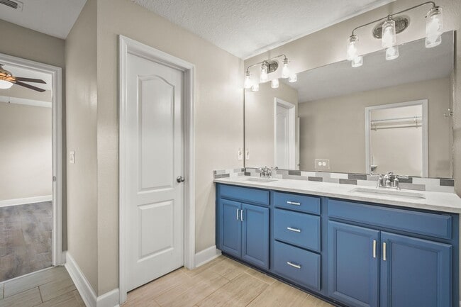 Building Photo - Trailmark Amazing Amenities Included