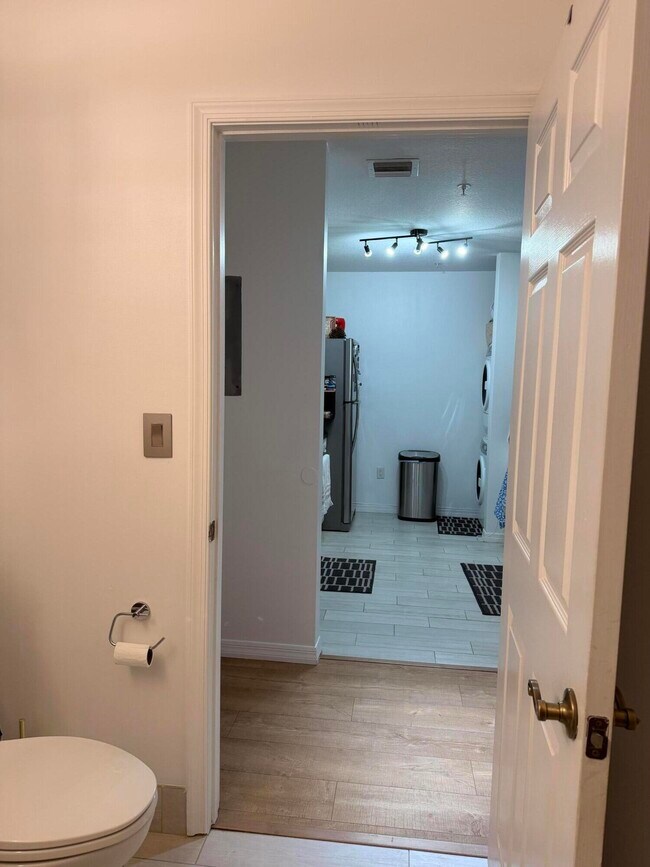 Building Photo - 1200 Town Center Dr