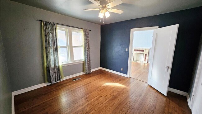 Building Photo - 2305 NW 25th St