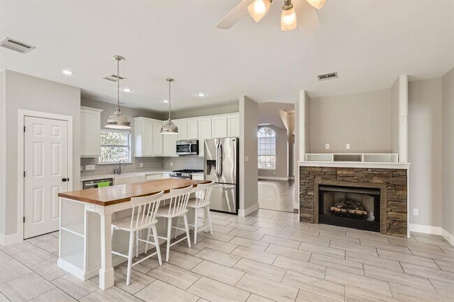 Building Photo - 3805 Mankins Way