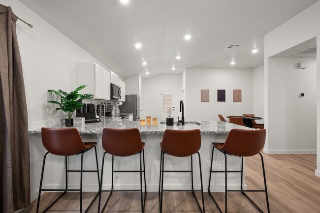 Building Photo - Modern 3BR Retreat Near TTU | Stylish Fully Furnished Home with Spacious Backyard