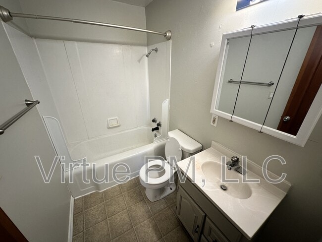 Building Photo - 1106 7th Ave