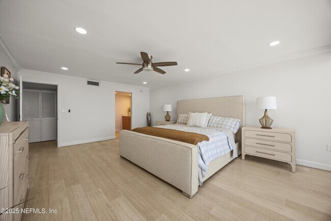 Building Photo - 2100 Ocean Dr S