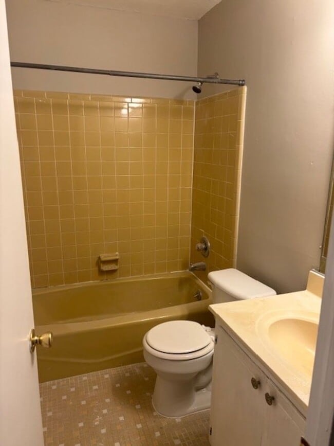 Building Photo - Available Now! Managed by Blanchard and Calhoun