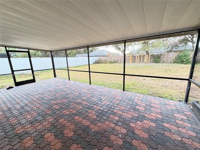 Building Photo - 1434 SE Concha St