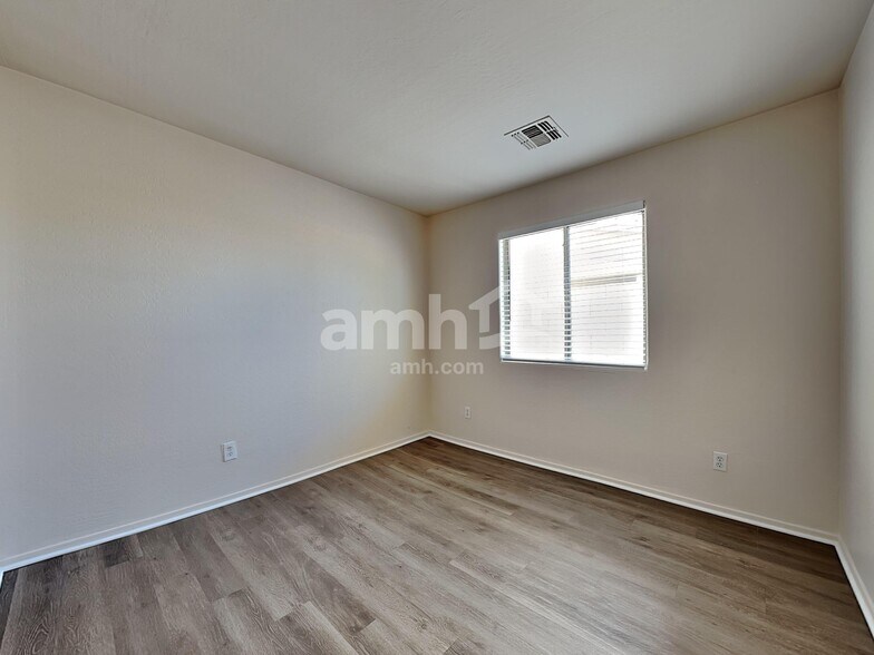 Building Photo - 11210 W Rio Vista Ln