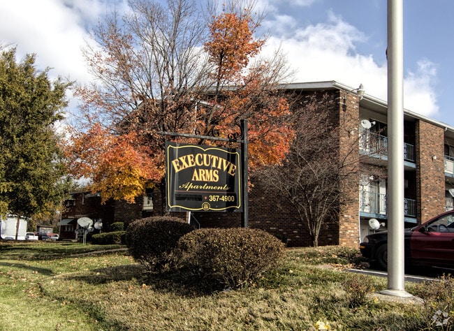 4811 S 3rd St - Executive Arms